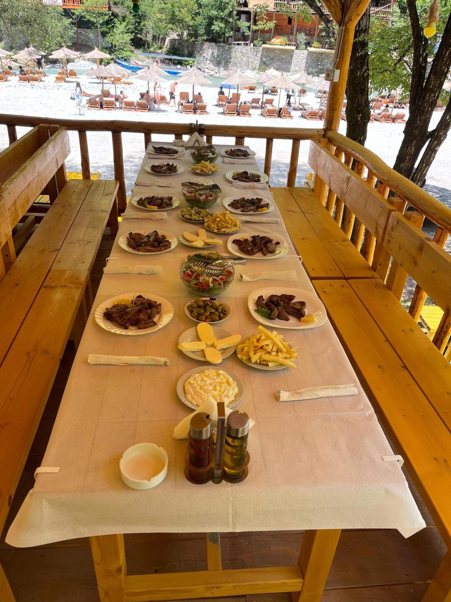 Guri I Lekes Guesthouse Moll' e Shoshit ภายนอก รูปภาพ