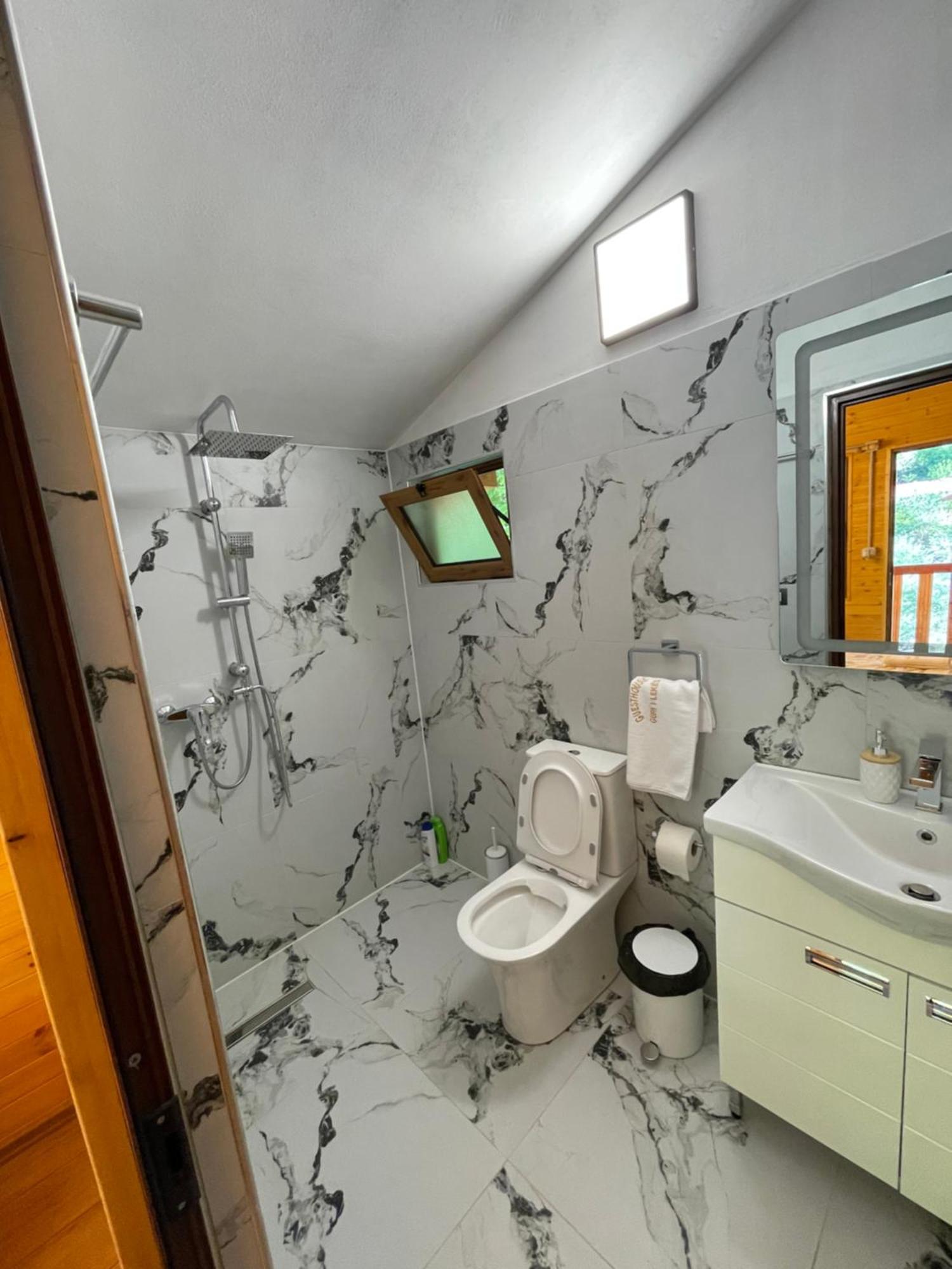 Guri I Lekes Guesthouse Moll' e Shoshit ภายนอก รูปภาพ